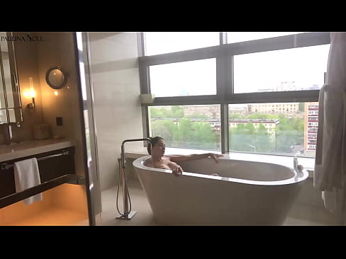 ❤️ Napakalaking babe madamdamin jerking off ang kanyang puki sa banyo ❤️ Anal video sa amin