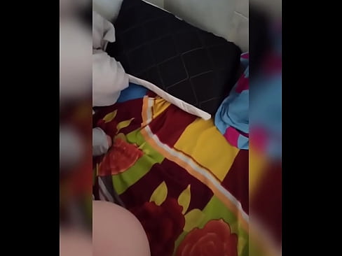 ❤️ Nag-iisa ang kasama ko sa bahay dahil nagbabakasyon ang kanyang asawa at sinasamantala ko ang pagkakataon na sipain siya at punuin ng gatas ang kanyang puwet. ❤️ Anal video sa amin